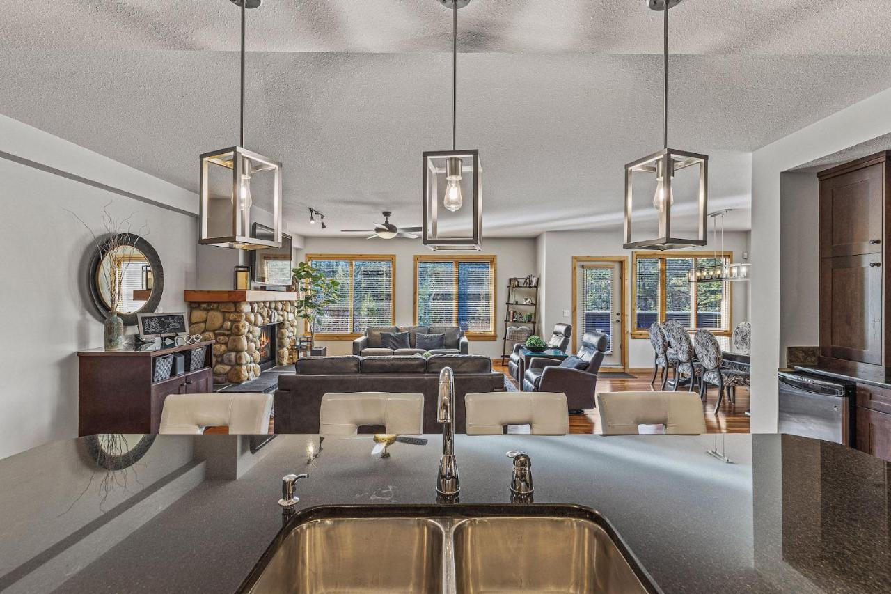 3 Bedroom Condo By Canadian Rockies Vacation Rentals Canmore Eksteriør billede