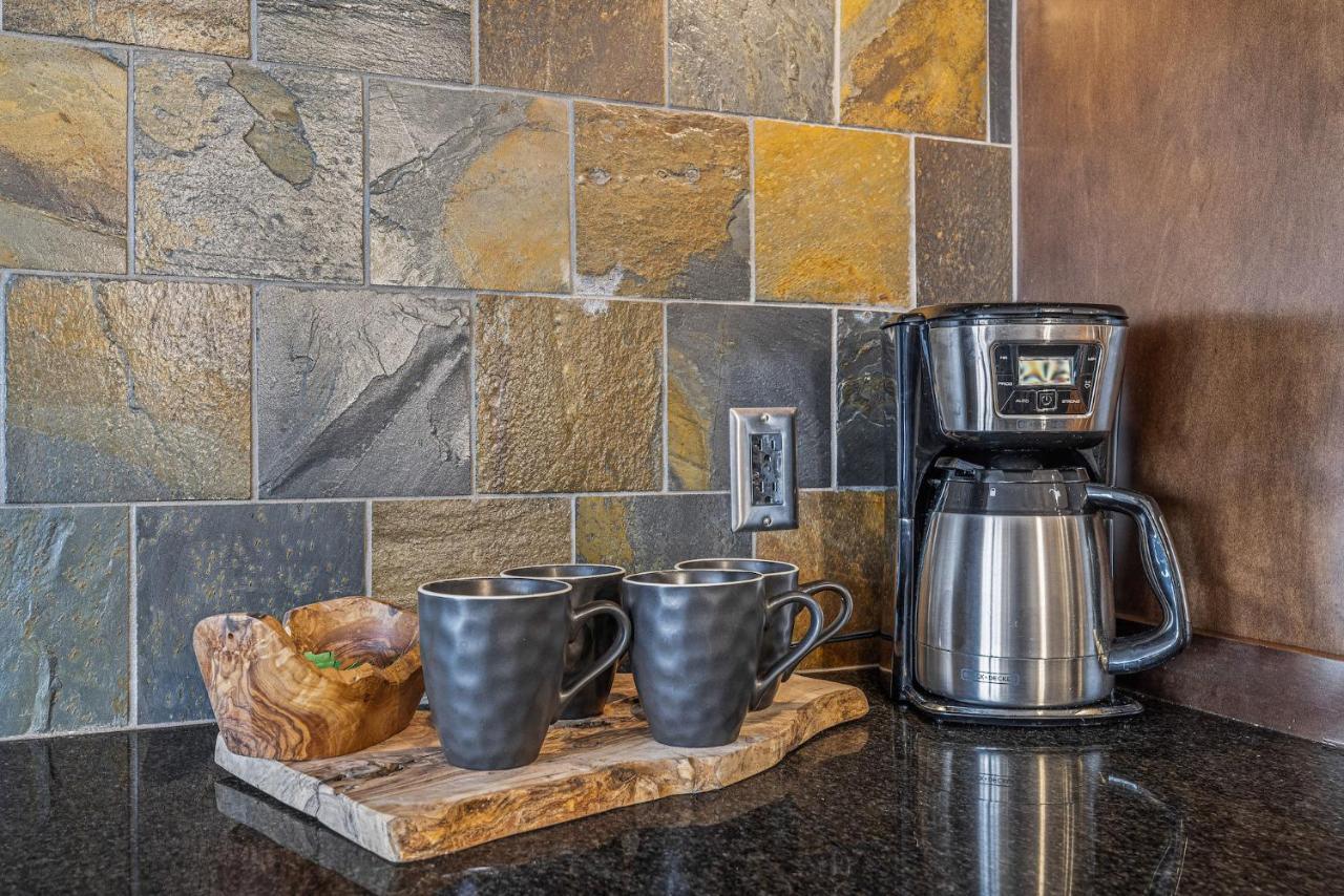3 Bedroom Condo By Canadian Rockies Vacation Rentals Canmore Eksteriør billede